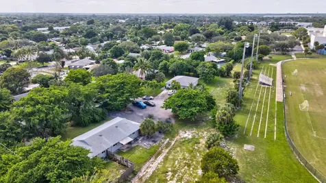 2227 NE 3rd Avenue Delray Beach FL 33444