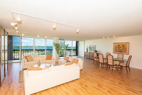 2480 Presidential Way West Palm Beach FL 33401