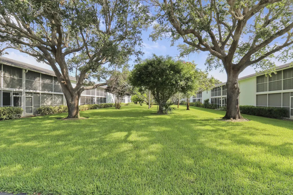 2 Westwood Avenue Tequesta FL 33469