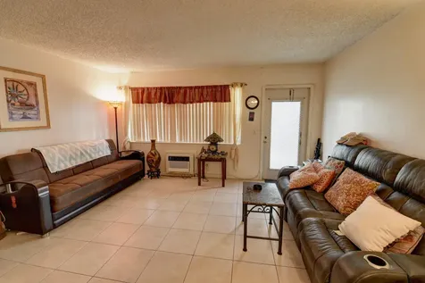 383 Markham R Deerfield Beach FL 33442