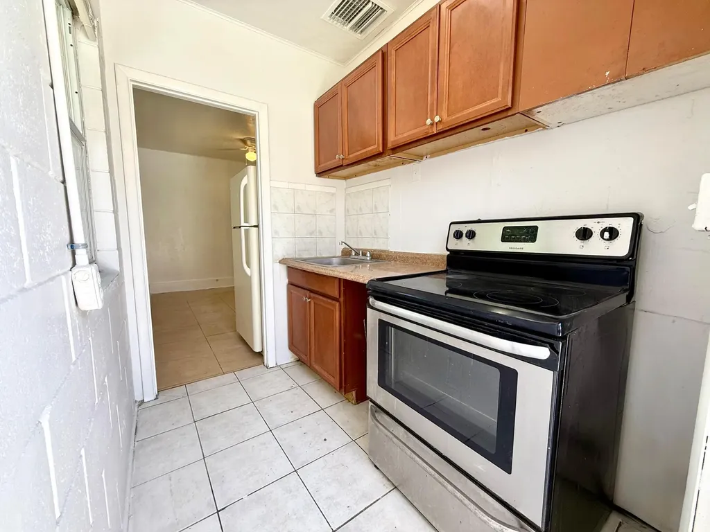 926 33rd Street West Palm Beach FL 33407