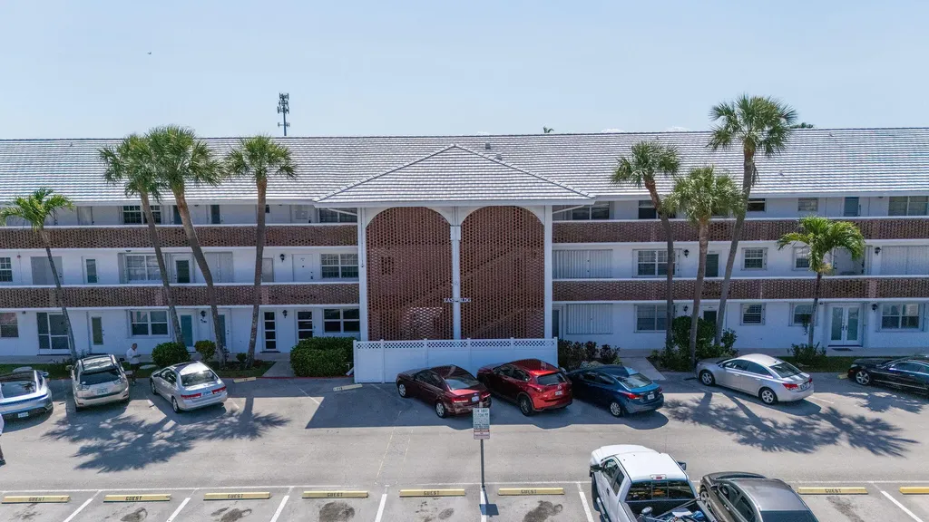 2050 Ne 39th Street Lighthouse Point FL 33064