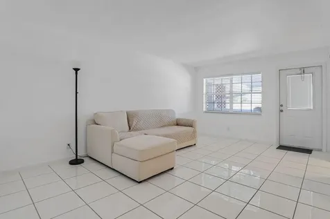 2050 Ne 39th Street Lighthouse Point FL 33064