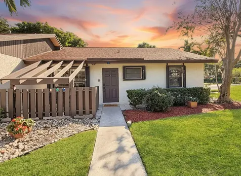 48 Via De Casas Norte Boynton Beach FL 33426