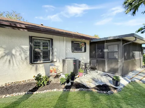 48 Via De Casas Norte Boynton Beach FL 33426