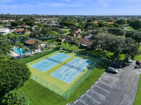 48 Via De Casas Norte Boynton Beach FL 33426