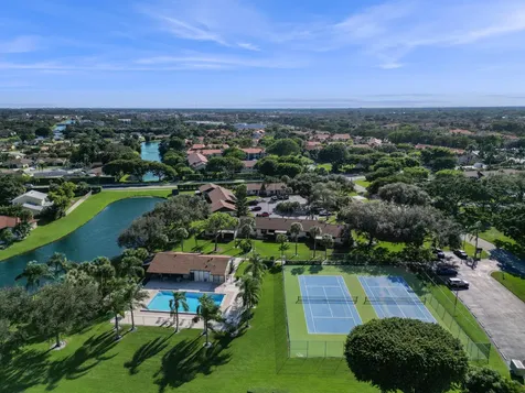 48 Via De Casas Norte Boynton Beach FL 33426