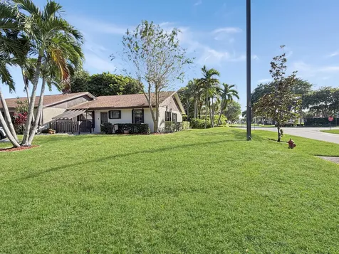 48 Via De Casas Norte Boynton Beach FL 33426
