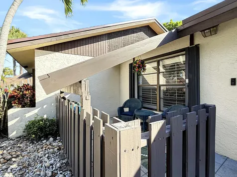 48 Via De Casas Norte Boynton Beach FL 33426