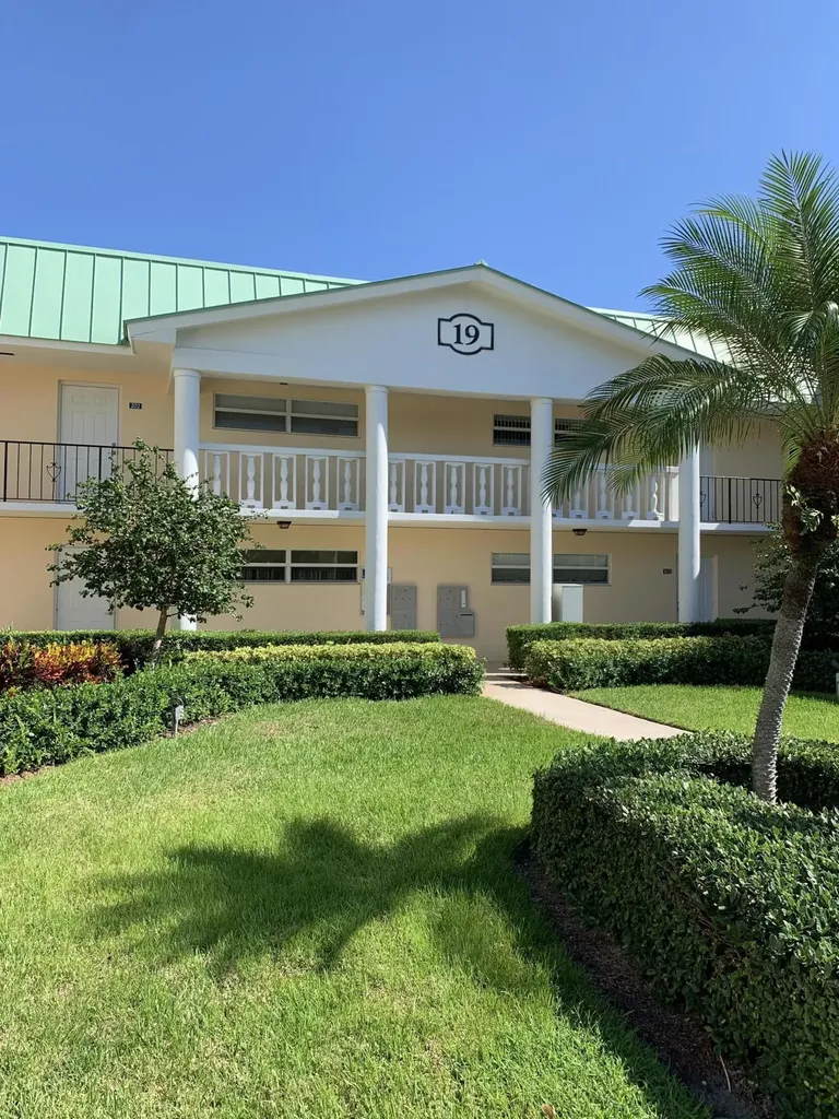 19 Colonial Club Drive Boynton Beach FL 33435