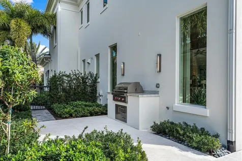 148 Thatch Palm Cove Boca Raton FL 33432