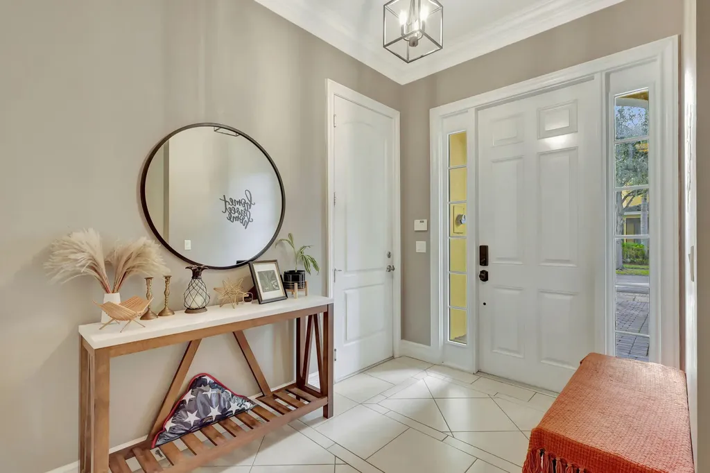 6099 Nw Helmsdale Way Port Saint Lucie FL 34983