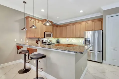 6099 Nw Helmsdale Way Port Saint Lucie FL 34983