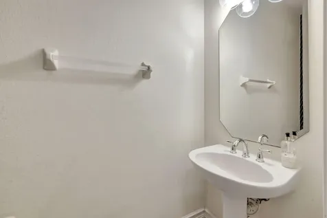 6099 Nw Helmsdale Way Port Saint Lucie FL 34983