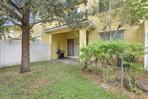 6099 Nw Helmsdale Way Port Saint Lucie FL 34983
