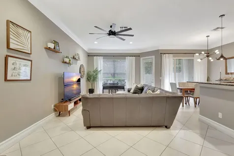 6099 Nw Helmsdale Way Port Saint Lucie FL 34983