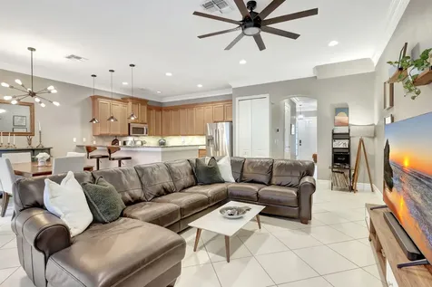 6099 Nw Helmsdale Way Port Saint Lucie FL 34983