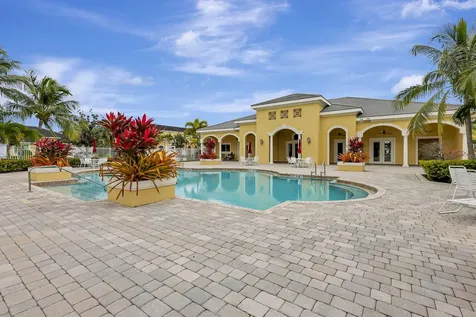 6099 Nw Helmsdale Way Port Saint Lucie FL 34983