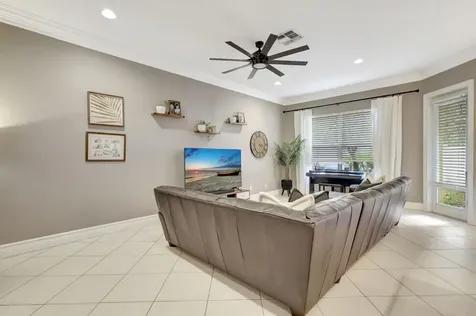6099 Nw Helmsdale Way Port Saint Lucie FL 34983