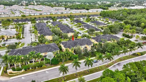 6099 Nw Helmsdale Way Port Saint Lucie FL 34983