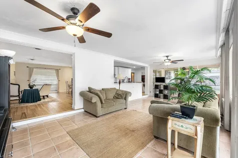 669 Sw 3rd Street Boca Raton FL 33486