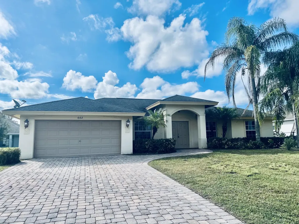 662 Sw Jacoby Avenue Port Saint Lucie FL 34953