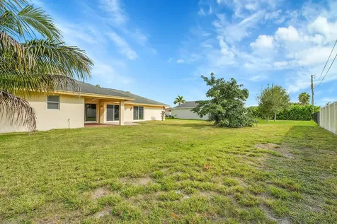 662 Sw Jacoby Avenue Port Saint Lucie FL 34953