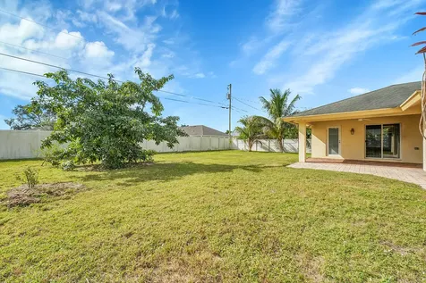 662 Sw Jacoby Avenue Port Saint Lucie FL 34953