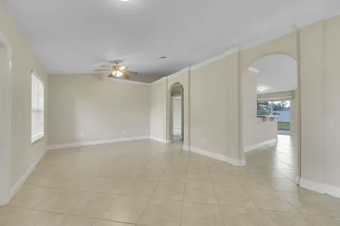 662 Sw Jacoby Avenue Port Saint Lucie FL 34953