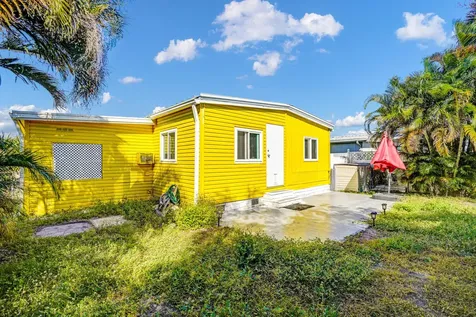 921 Laurel Circle Barefoot Bay FL 32976