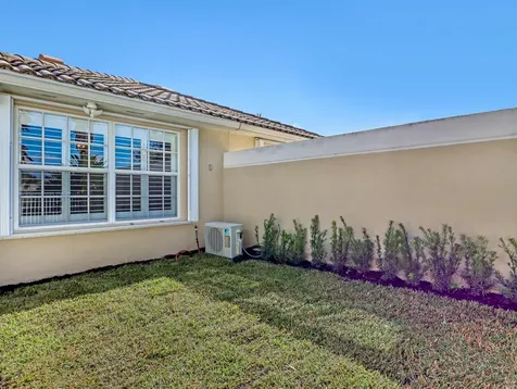 5011 Magnolia Bay Circle Palm Beach Gardens FL 33418