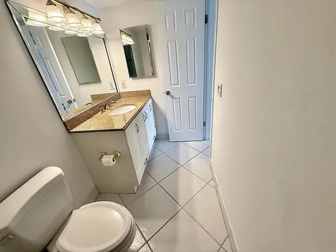 3087 Oakridge U Deerfield Beach FL 33442