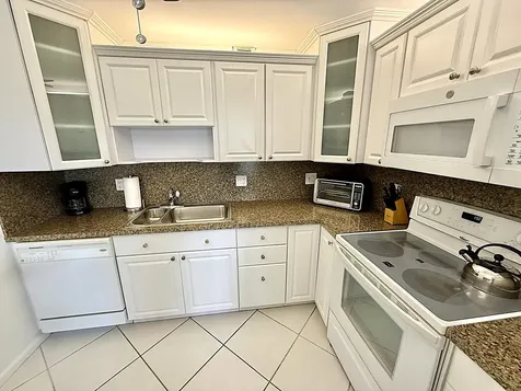 3087 Oakridge U Deerfield Beach FL 33442