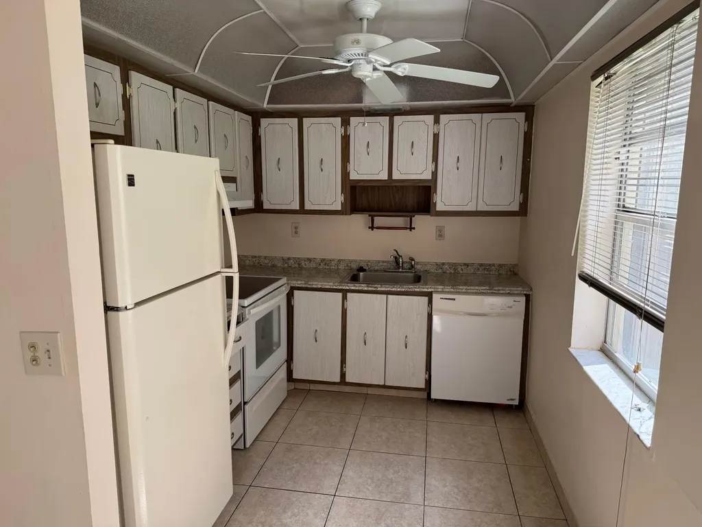 390 Burgundy I Delray Beach FL 33484