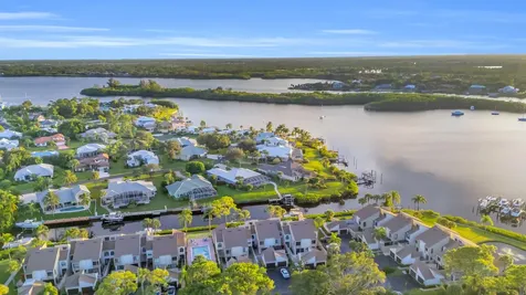 1102 Se Mitchell Avenue Port Saint Lucie FL 34952