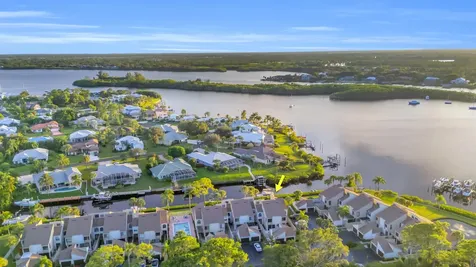 1102 Se Mitchell Avenue Port Saint Lucie FL 34952