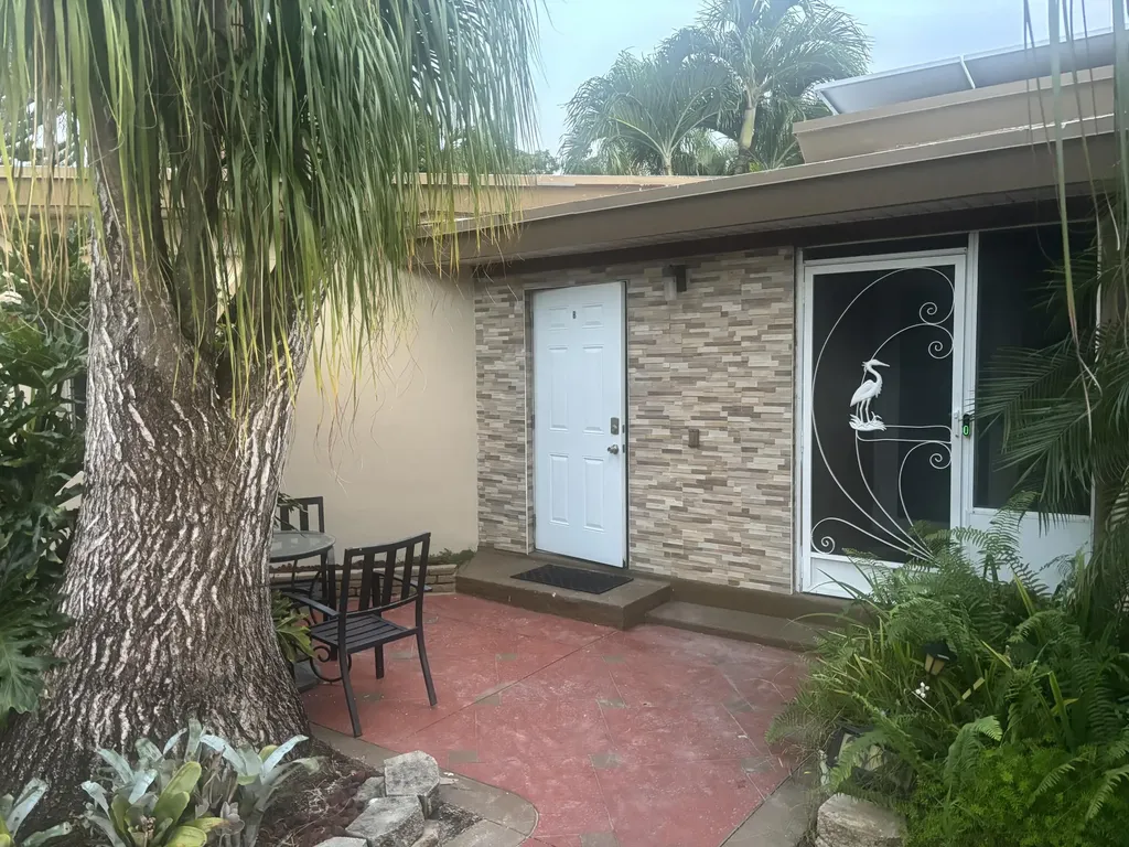 2424 Grant Street Hollywood FL 33020