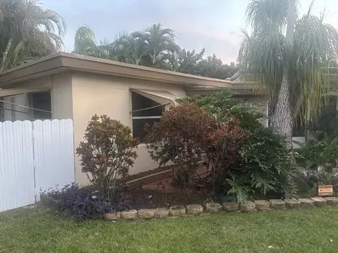 2424 Grant Street Hollywood FL 33020
