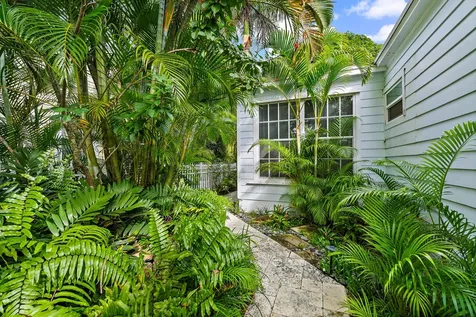 219 33rd Street West Palm Beach FL 33407