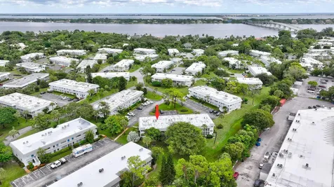 2929 Se Ocean Boulevard Stuart FL 34996