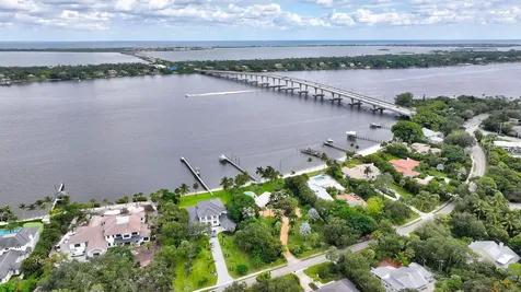 2929 Se Ocean Boulevard Stuart FL 34996