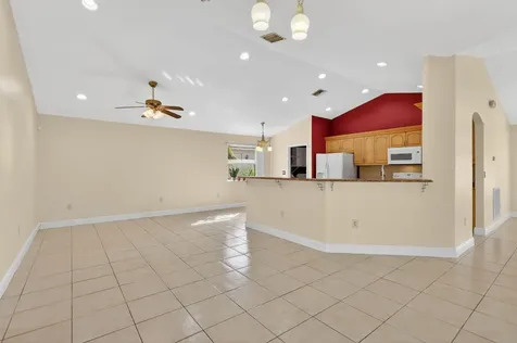 3282 Se West Snow Road Port Saint Lucie FL 34984