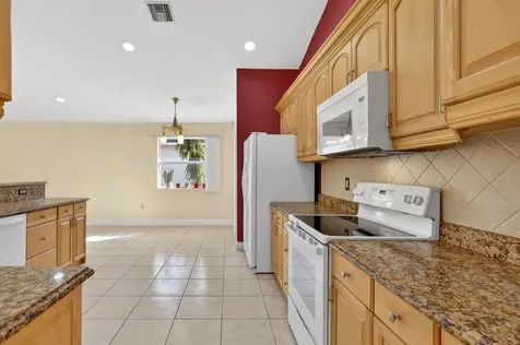 3282 Se West Snow Road Port Saint Lucie FL 34984