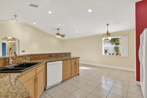 3282 Se West Snow Road Port Saint Lucie FL 34984