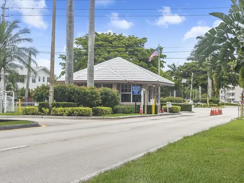 4 Golfs Edge West Palm Beach FL 33417