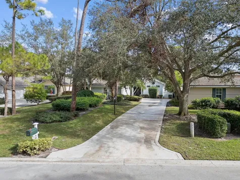 1018 Carolina Circle Vero Beach FL 32962