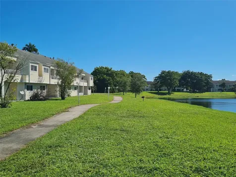 3421 NW 44th Street Oakland Park FL 33309