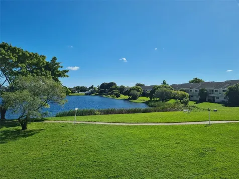 3421 NW 44th Street Oakland Park FL 33309