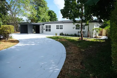 1084 Sw 4th Avenue Pompano Beach FL 33060