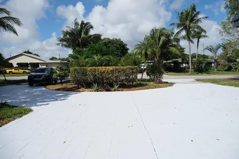 1084 Sw 4th Avenue Pompano Beach FL 33060